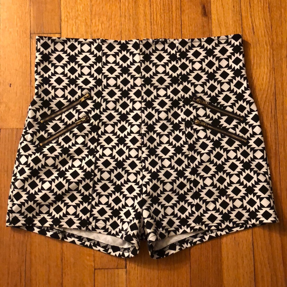 Mid waist shorts!